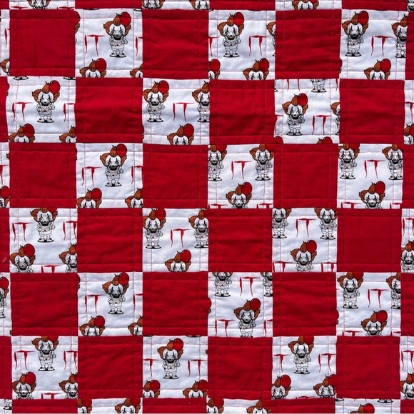 IT Stephen King Pennywise Quilt Lap Blanket Halloween Horror 100% Cotton 31x34 - Picture 3 of 7